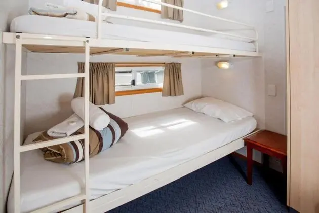 Family Cabin (Sleeps 7)