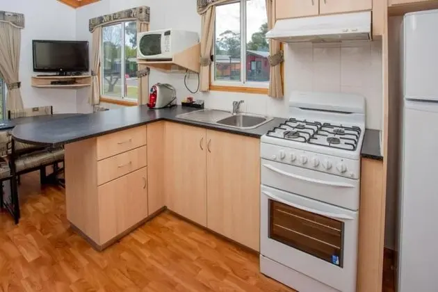 Family Cabin (Sleeps 7)