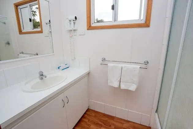 Family Cabin (Sleeps 7)