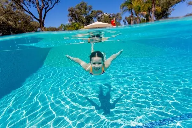 Standard Süit, 2 Yatak Odası, Sigara İçilmez, Mutfak (Poolside Villa)