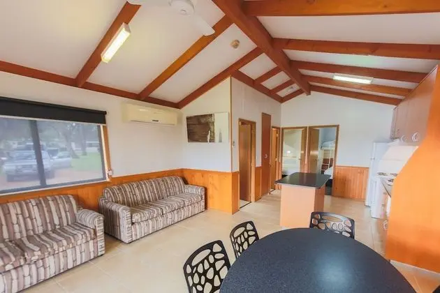 Standard Süit, 2 Yatak Odası, Sigara İçilmez, Mutfak (Riverfront Villa 5 Bth)