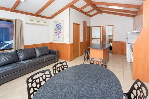 Standard Süit, 2 Yatak Odası, Sigara İçilmez, Mutfak (Riverfront Villa 5 Bth)