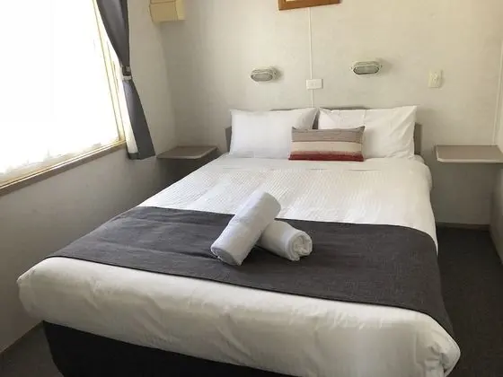 Büyük Yataklı Tek Kişilik Oda