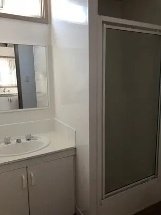 Büyük Yataklı Tek Kişilik Oda