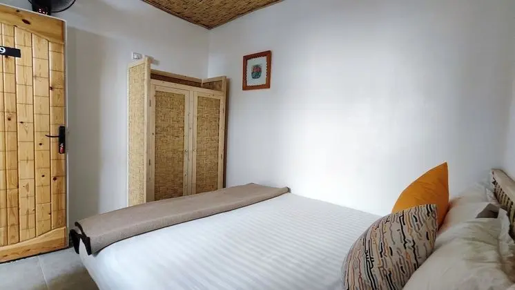 Tek Büyük veya İki Ayrı Yataklı Oda, Ortak Banyo