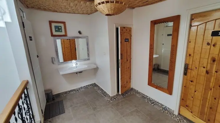 Üç Kişilik Oda, Ortak Banyo