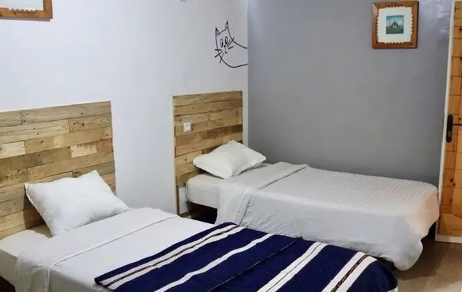 Üç Kişilik Oda, Ortak Banyo