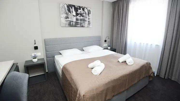 Deluxe Tek Büyük Yataklı Oda