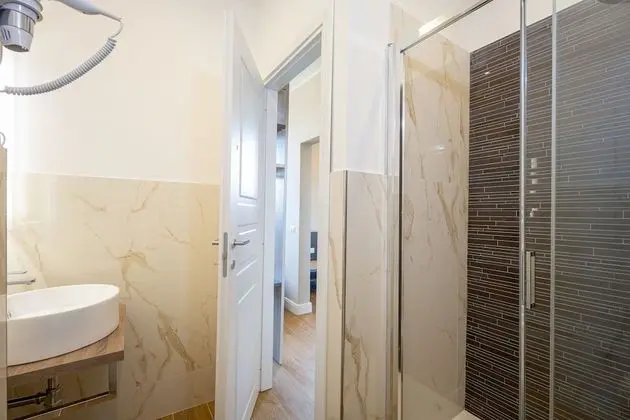 Üç Kişilik Oda, Özel Banyo