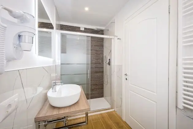 Üç Kişilik Oda, Özel Banyo