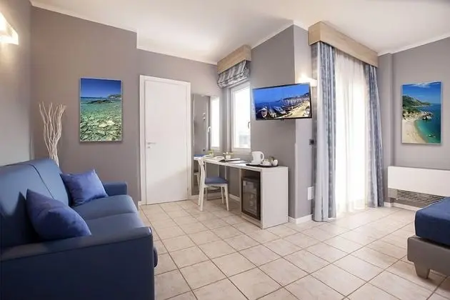 Junior Süit, Balkon