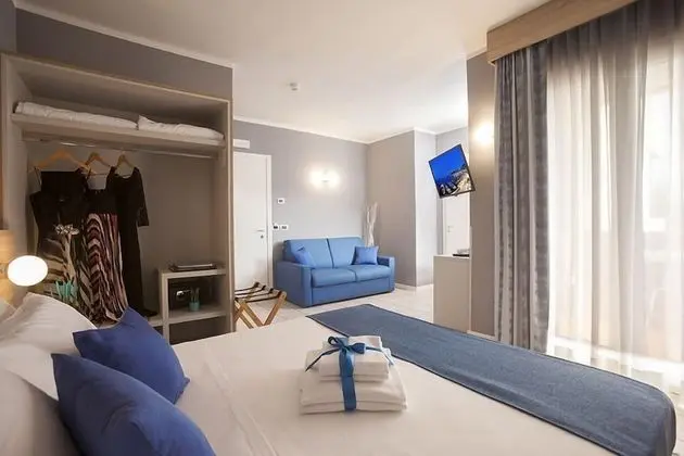 Junior Süit, Balkon