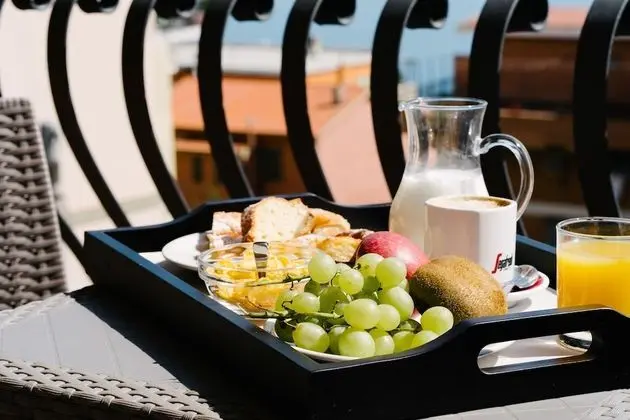 Superior Tek Büyük veya İki Ayrı Yataklı Oda, Kısmi Deniz Manzaralı