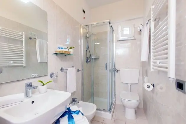 Superior Tek Büyük veya İki Ayrı Yataklı Oda, Kısmi Deniz Manzaralı