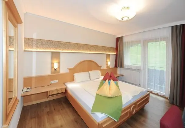 Üç Kişilik Oda