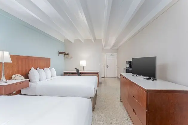 Three Queen Suite, Kitchenette with Gulf View
