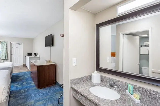Three Queen Suite, Kitchenette with Gulf View