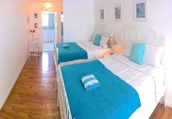 Studio - 2 Queen Beds and 2 Futons