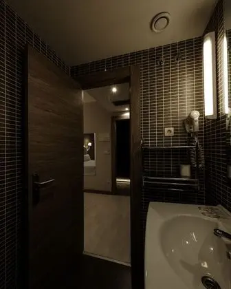 Üç Kişilik Oda, Şehir Manzaralı