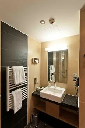 Tek Kişilik Oda, Sigara İçilmez