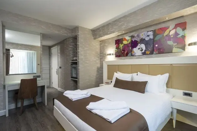 Luxury Oda