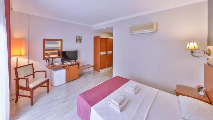 Standart Oda, Kara Manzaralı