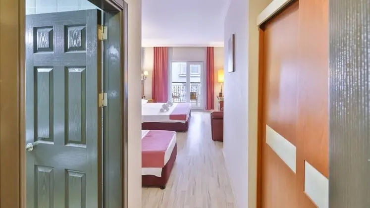 Triple, Şehir Manzaralı