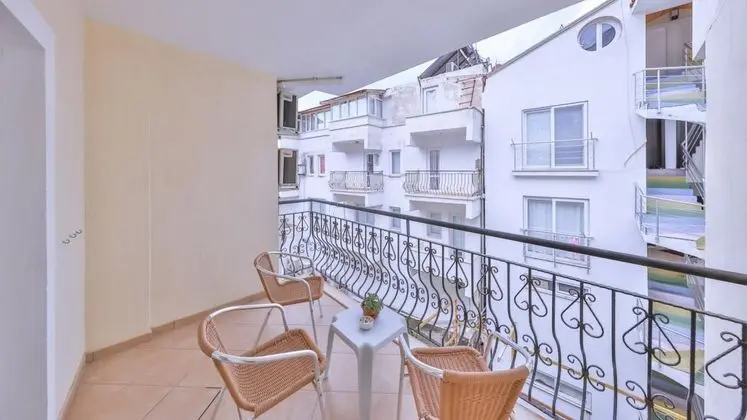 Triple, Şehir Manzaralı