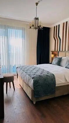 Aile Odası, Yandan Deniz Manzaralı, Balkonlu