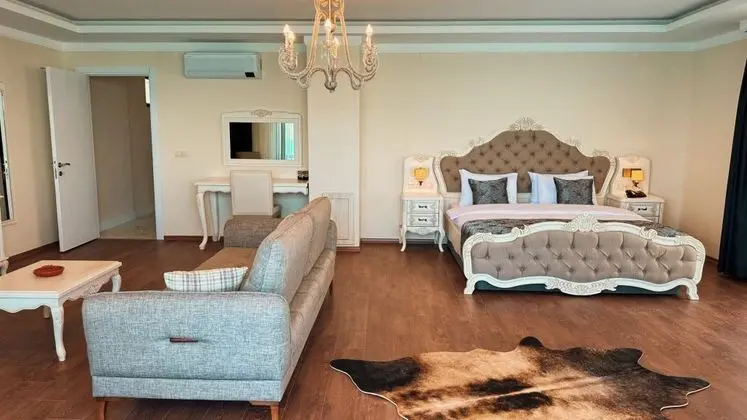 Junior Suite, Yandan Deniz Manzaralı, Balkonlu