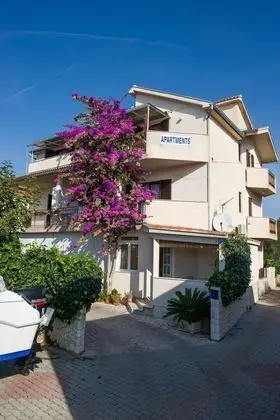 Apart Daire (Bilja - 20 M from the sea - A1(2+1))