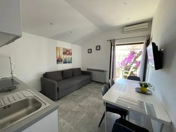 Apart Daire (Bilja - 20 M from the sea - A2(2+1))