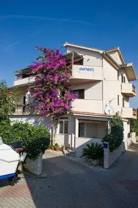 Apart Daire (Bilja - 20 M from the sea - A2(2+1))