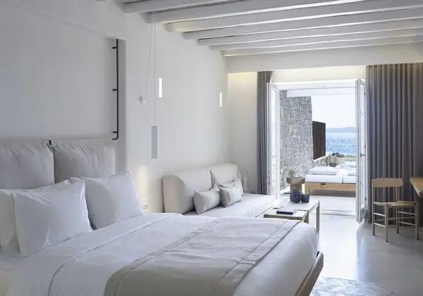 Deluxe Coast Suite with Jetted Tub