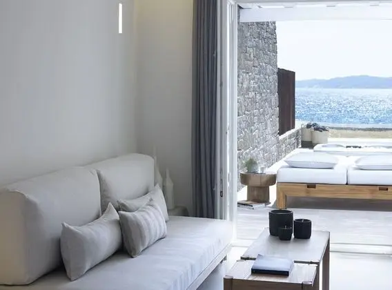 Deluxe Coast Suite with Jetted Tub