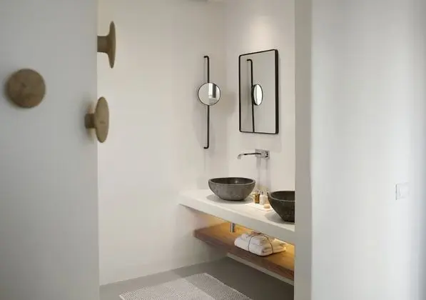 Deluxe Coast Suite with Jetted Tub