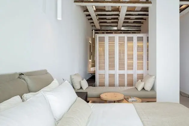 Bachelor Suite