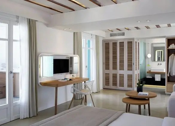 Honeymoon Suite with Jetted Tub