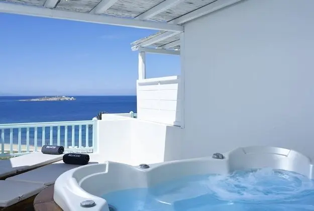 Honeymoon Suite with Jetted Tub