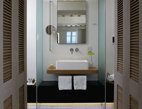 Honeymoon Suite with Jetted Tub