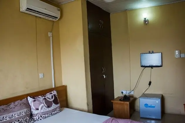 Standard Tek Büyük Yataklı Oda