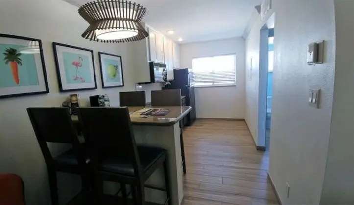 Premium Oda, 2 Büyük (Queen) Boy Yatak, Küçük Mutfak, Havuz Kenarı