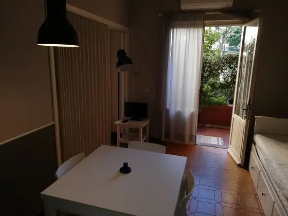 Standard Apart Daire, Özel Banyo, Bahçe Manzaralı (Bilocale via sivori 1)