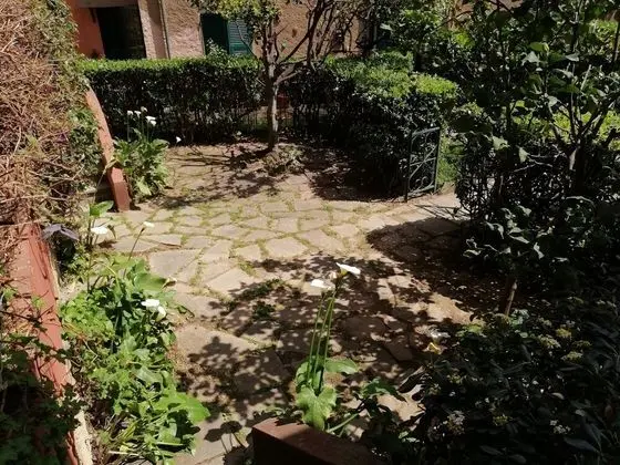 Standard Apart Daire, Özel Banyo, Bahçe Manzaralı (Bilocale via sivori 1)