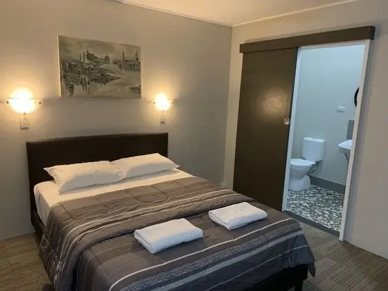 Standard Tek Büyük Yataklı Oda