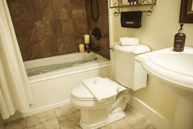 Kır Evi, Özel Banyo (Carolina Cottage)