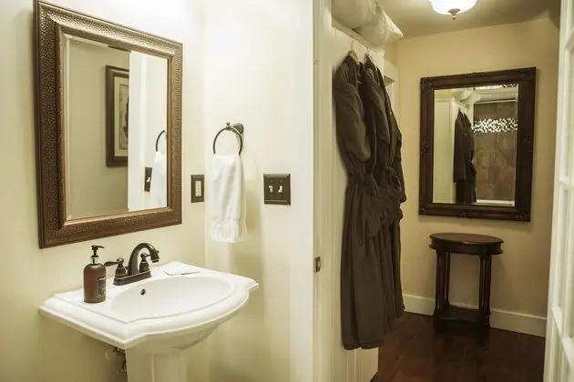 Kır Evi, Özel Banyo (Carolina Cottage)