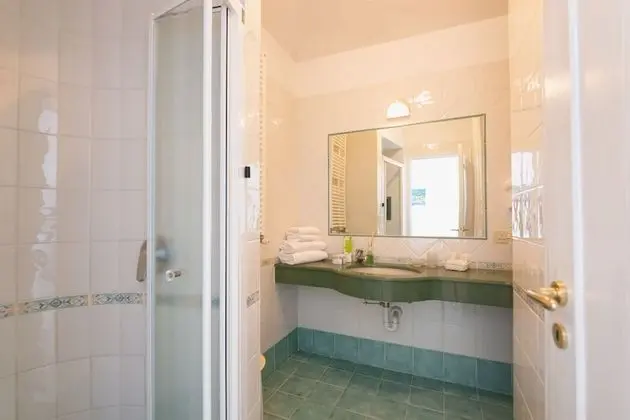 Superior Tek Büyük Yataklı Oda, Balkon, Deniz Manzaralı