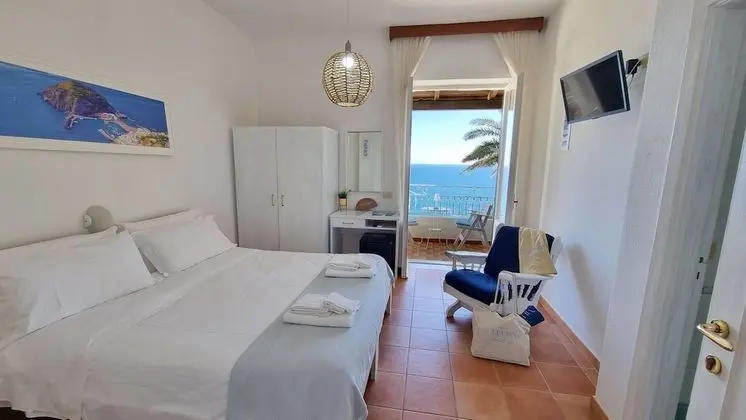 Superior Tek Büyük Yataklı Oda, Balkon, Deniz Manzaralı