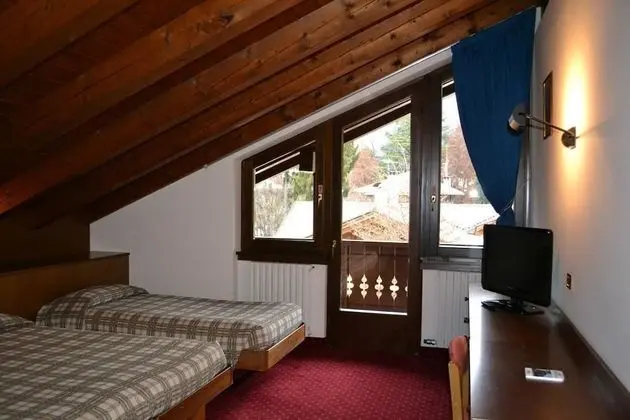 Üç Kişilik Oda